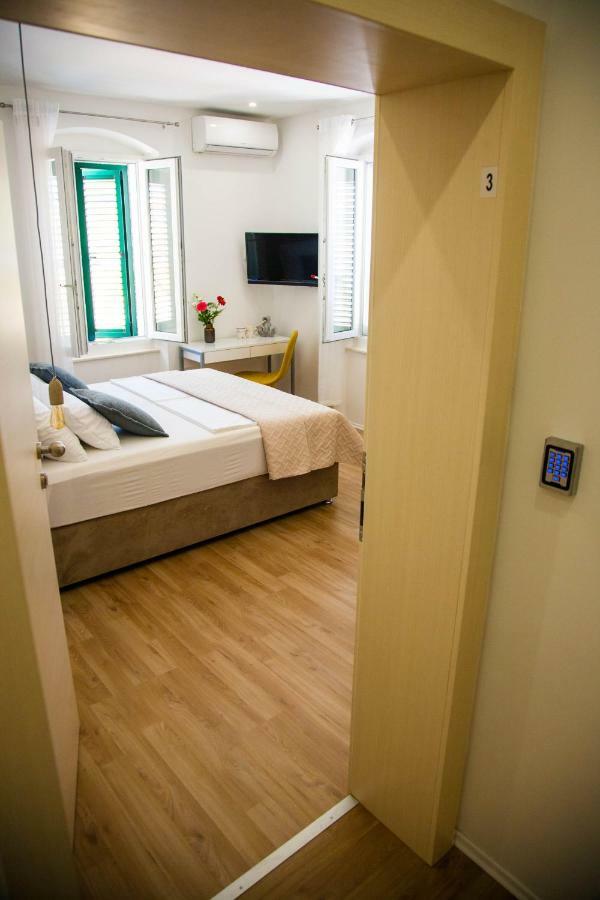 Soukki Town Centre Suites 1 Split Kültér fotó