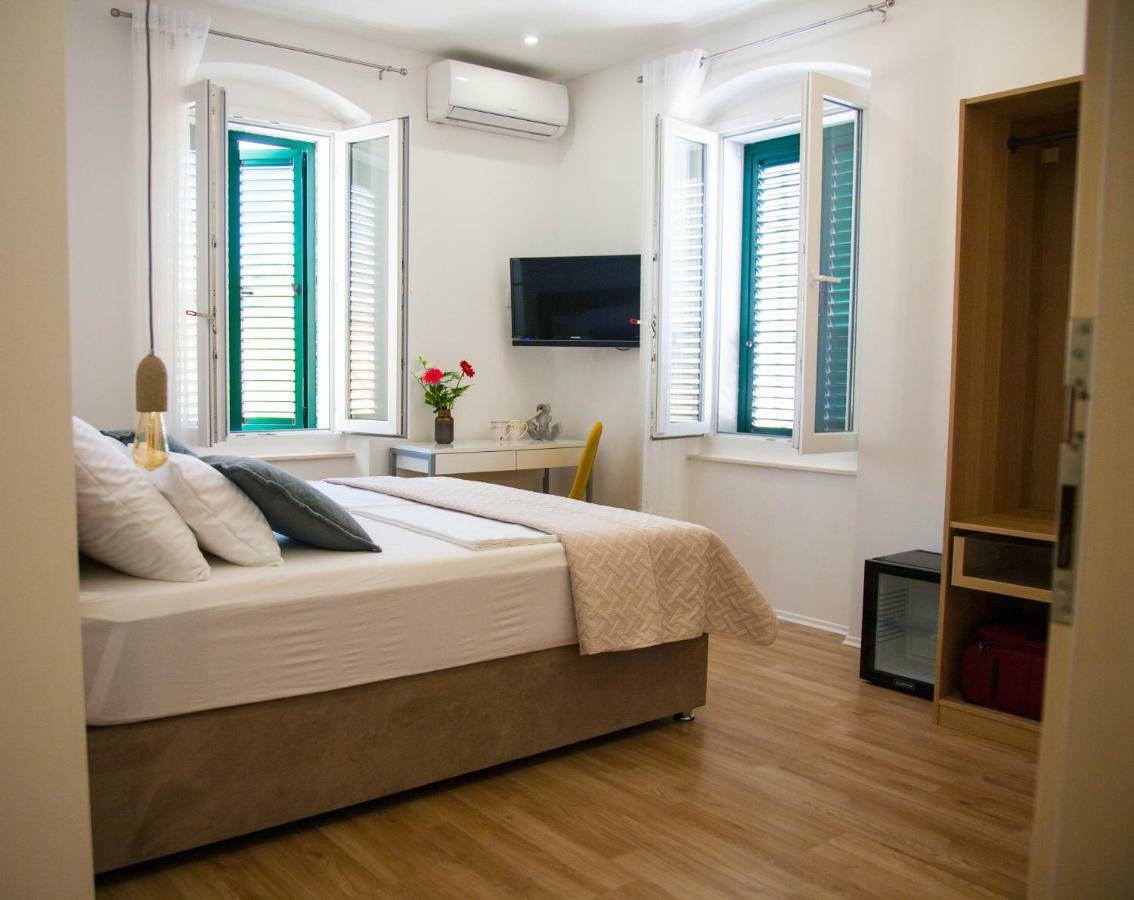 Soukki Town Centre Suites 1 Split Kültér fotó